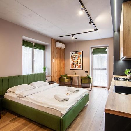 Leogrand Apartments On Shevchenka 38-1 リヴィウ エクステリア 写真