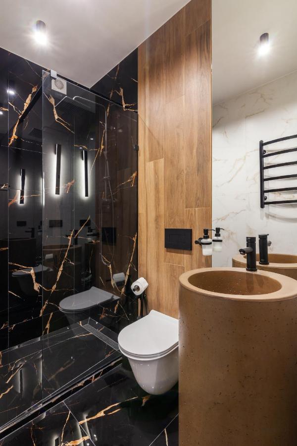 Leogrand Apartments On Shevchenka 38-1 リヴィウ エクステリア 写真