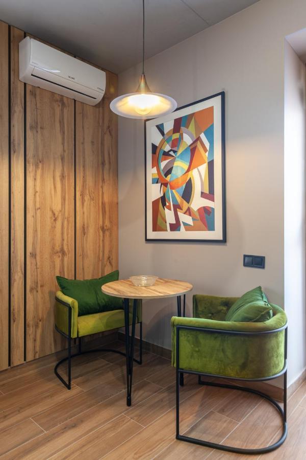 Leogrand Apartments On Shevchenka 38-1 リヴィウ エクステリア 写真