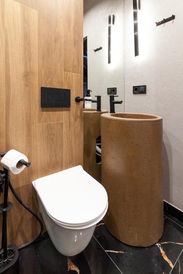 Leogrand Apartments On Shevchenka 38-1 リヴィウ エクステリア 写真