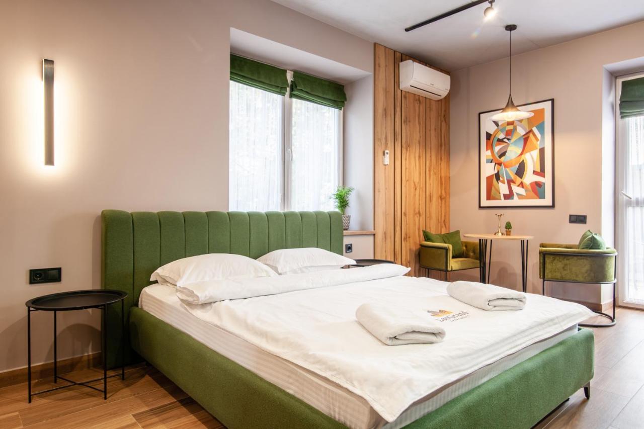 Leogrand Apartments On Shevchenka 38-1 リヴィウ エクステリア 写真
