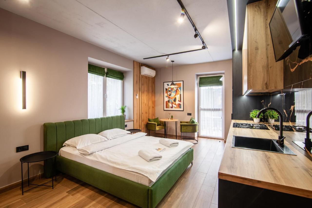 Leogrand Apartments On Shevchenka 38-1 リヴィウ エクステリア 写真